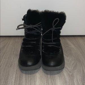 UGG SNOW BOOTS